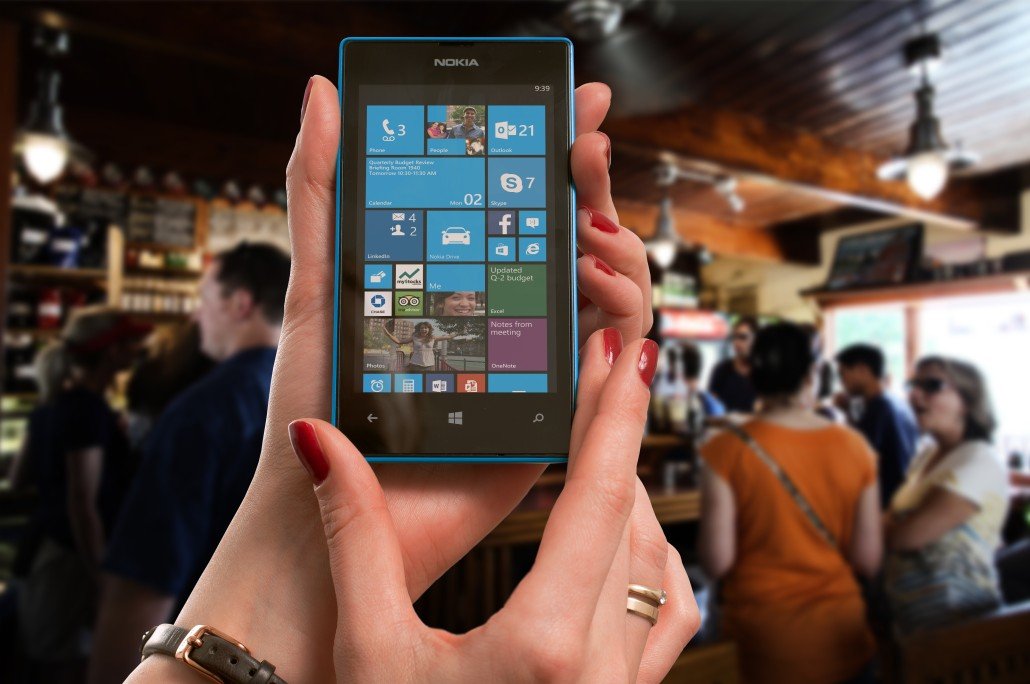 nokia-lumia-microsoft-woman-38446